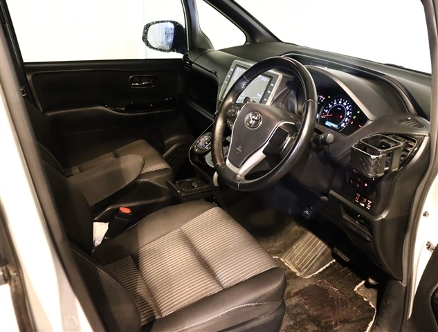 トヨタ ヴォクシー ２．０ ＺＳ 煌ＩＩ R1年 (関東) 99