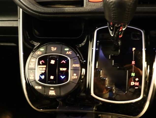 トヨタ ヴォクシー ２．０ ＺＳ 煌ＩＩ R1年 (関東) 99