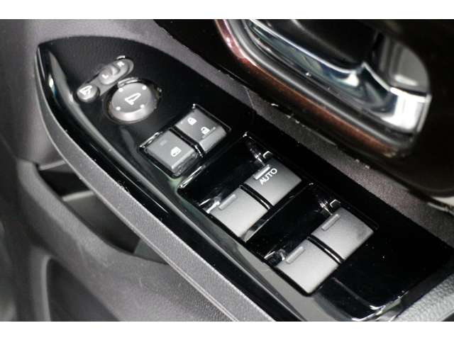 ホンダ Ｎ　ＢＯＸ カスタム ６６０ Ｌ スロープ ４ＷＤ R3年 () 99