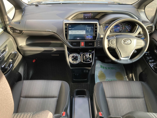 トヨタ ヴォクシー １．８ ハイブリッド ＺＳ 煌ＩＩ R1年 () 99