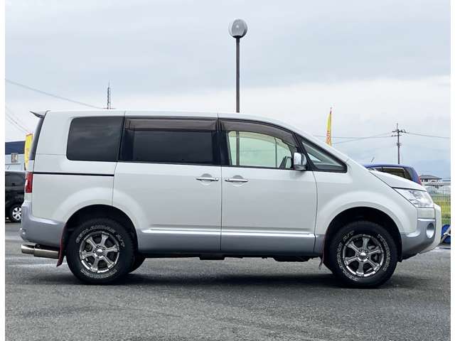 三菱 デリカ　Ｄ：５ ２．２ Ｄ プレミアム ディーゼルターボ ４ＷＤ H28年 (四国) 99