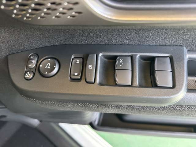 ホンダ Ｎ　ＢＯＸ カスタム ６６０ R8年 () 99