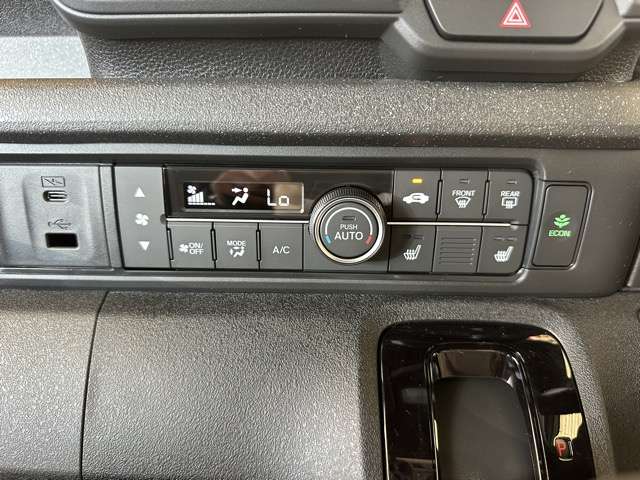 ホンダ Ｎ　ＢＯＸ カスタム ６６０ R8年 () 99