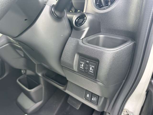 ホンダ Ｎ　ＢＯＸ カスタム ６６０ R8年 () 99