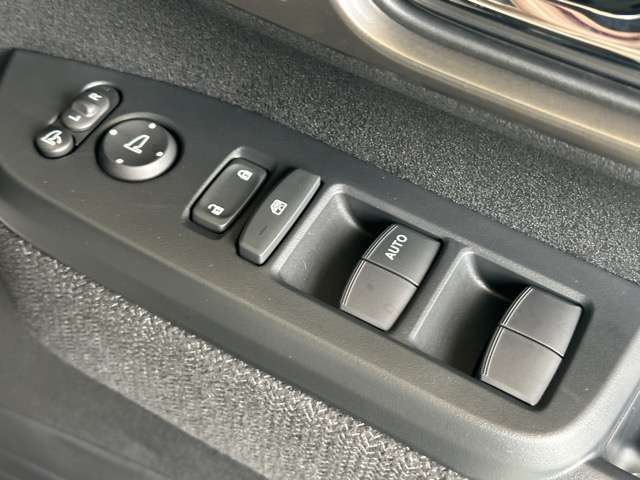 ホンダ Ｎ　ＢＯＸ カスタム ６６０ R8年 () 99