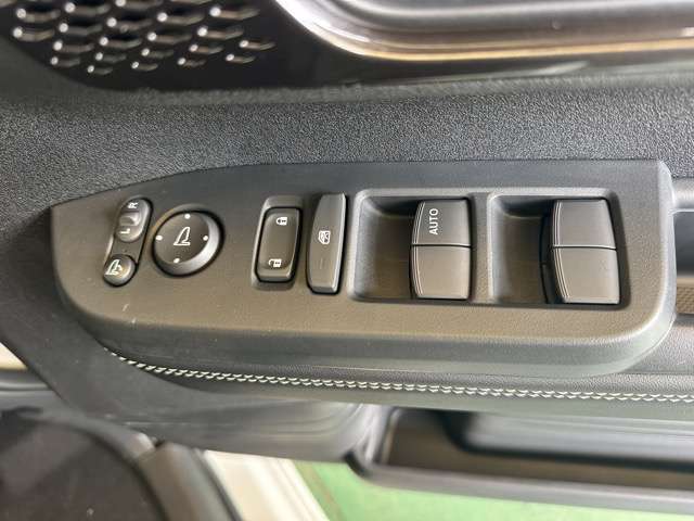 ホンダ Ｎ　ＢＯＸ カスタム ６６０ ターボ コーディネートスタイル ２トーン R8年 () 99