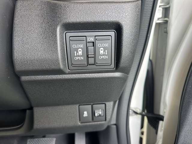 ホンダ Ｎ　ＢＯＸ カスタム ６６０ ターボ コーディネートスタイル ２トーン R8年 () 99
