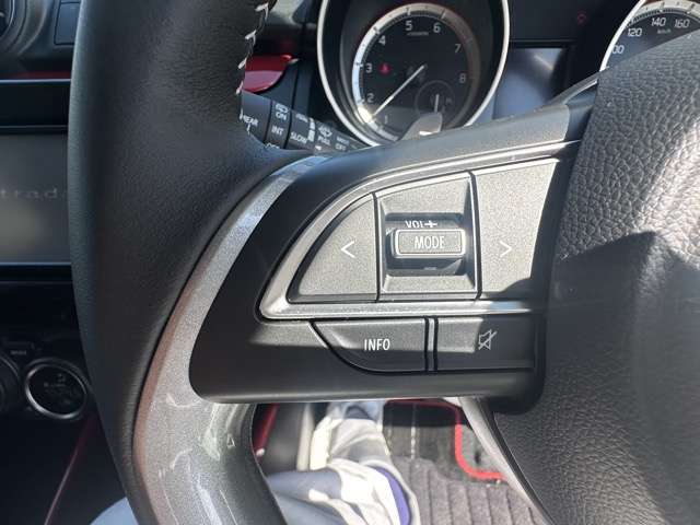 スズキ スイフト １．２ ＲＳ セーフティパッケージ装着車 H30年 () 99
