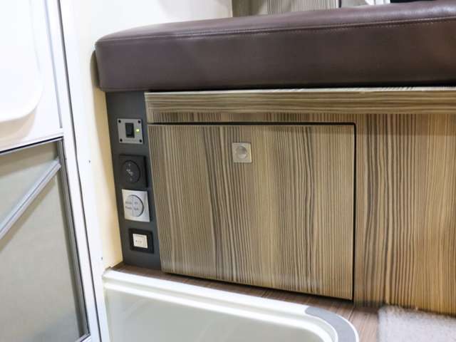 いすゞ エルフ キャンピング R1年 (北海道) 99