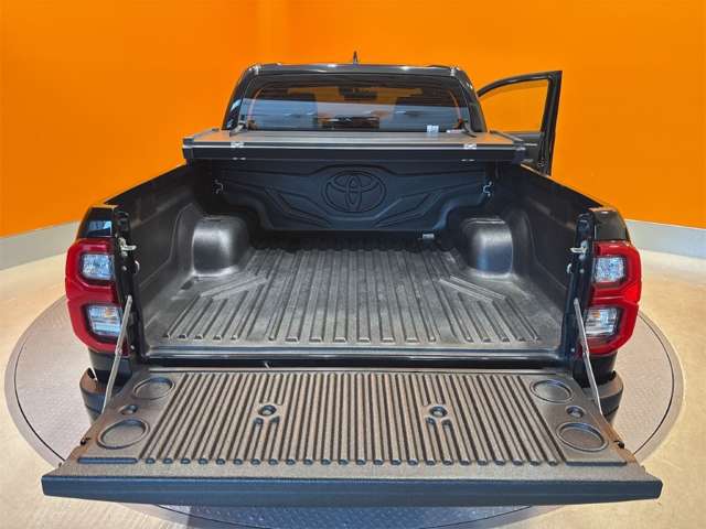トヨタ ハイラックス ２．４ Ｚ ＧＲスポーツ ディーゼルターボ ４ＷＤ R4年 (近畿) 99