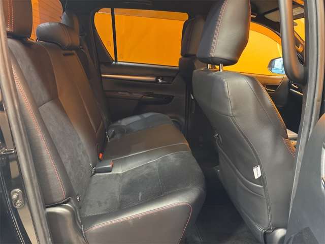 トヨタ ハイラックス ２．４ Ｚ ＧＲスポーツ ディーゼルターボ ４ＷＤ R4年 (近畿) 99
