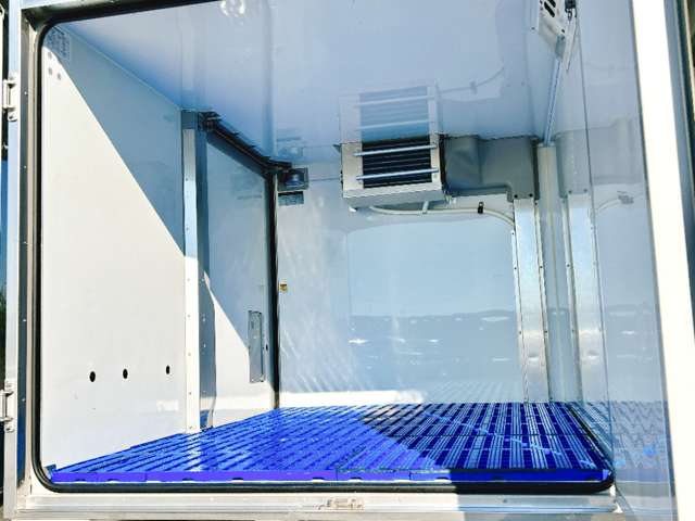 ダイハツ ハイゼットトラック ４ＷＤ カラーアルミ冷凍車 中温－７℃設定 H30年 (関東) 99