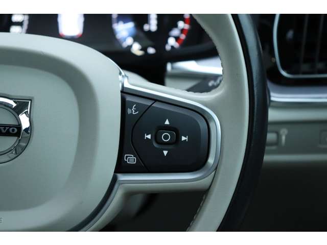 ボルボ Ｖ６０ Ｔ５　モメンタム R1年 () 99