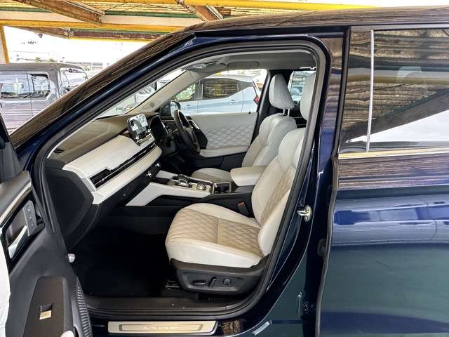 三菱 アウトランダーＰＨＥＶ ＰＨＥＶ ２．４ Ｐ ４ＷＤ R4年 (東海) 99