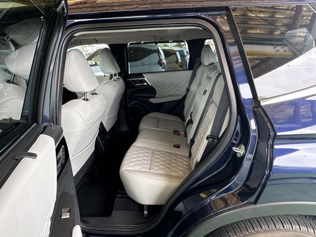 三菱 アウトランダーＰＨＥＶ ＰＨＥＶ ２．４ Ｐ ４ＷＤ R4年 (東海) 99