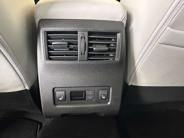 三菱 アウトランダーＰＨＥＶ ＰＨＥＶ ２．４ Ｐ ４ＷＤ R4年 (東海) 99