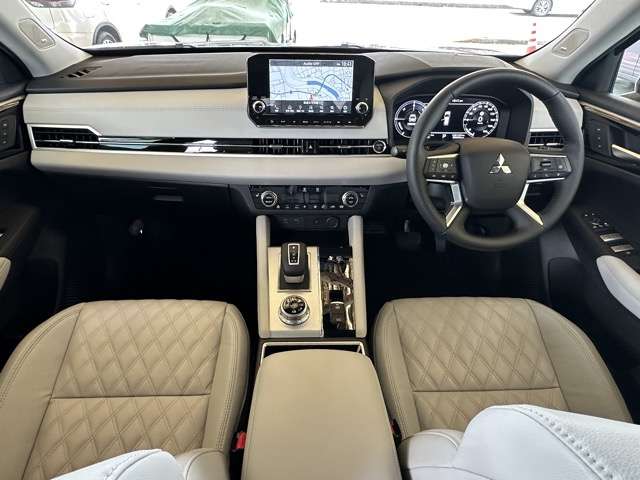 三菱 アウトランダーＰＨＥＶ ＰＨＥＶ ２．４ Ｐ ４ＷＤ R4年 (東海) 99