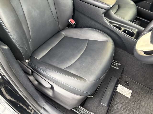 トヨタ プリウス １．８ Ｓ ツーリングセレクション H29年 (近畿) 99