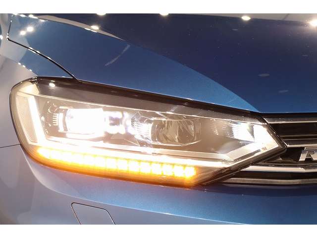 フォルクスワーゲン ゴルフトゥーラン ＴＳＩ　Ｒライン R4年 (近畿) 99