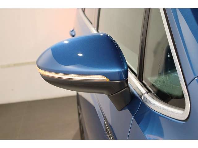 フォルクスワーゲン ゴルフトゥーラン ＴＳＩ　Ｒライン R4年 (近畿) 99