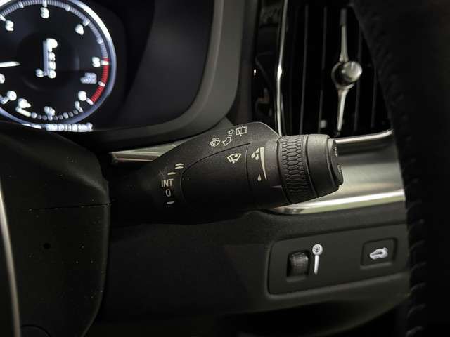 ボルボ ＸＣ６０ Ｄ４ ＡＷＤ モメンタム ディーゼルターボ ４ＷＤ H30年 (関東) 99