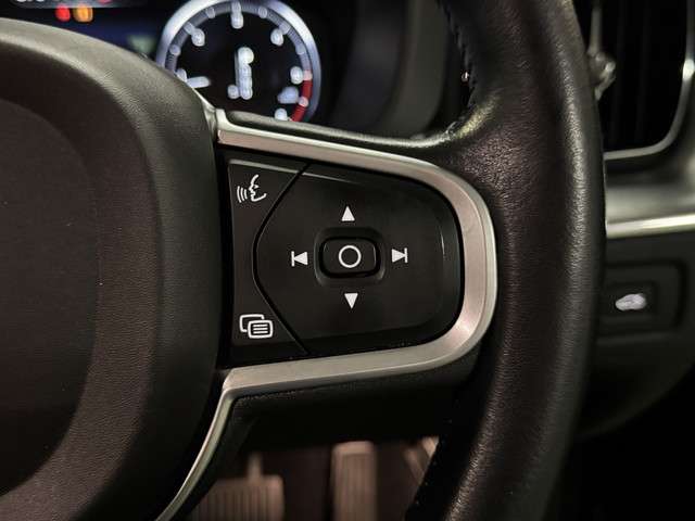ボルボ ＸＣ６０ Ｄ４ ＡＷＤ モメンタム ディーゼルターボ ４ＷＤ H30年 (関東) 99
