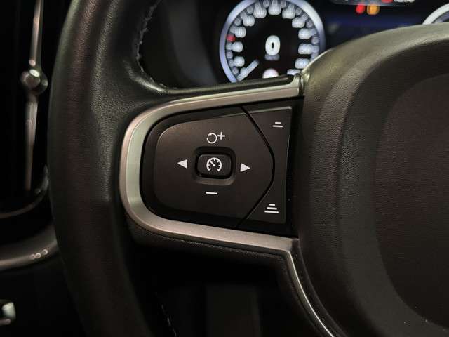 ボルボ ＸＣ６０ Ｄ４ ＡＷＤ モメンタム ディーゼルターボ ４ＷＤ H30年 (関東) 99
