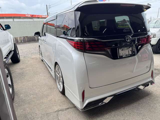 トヨタ アルファード　ハイブリッド ハイブリッド ２．５ Ｚ Ｅ－ＦＯＵＲ ４ＷＤ R7年 () 99