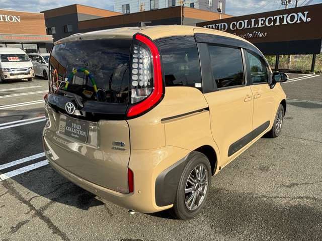 トヨタ シエンタ　ハイブリッド ハイブリッド １．５ Ｚ Ｅ－ＦＯＵＲ ４ＷＤ R5年 (東北) 99