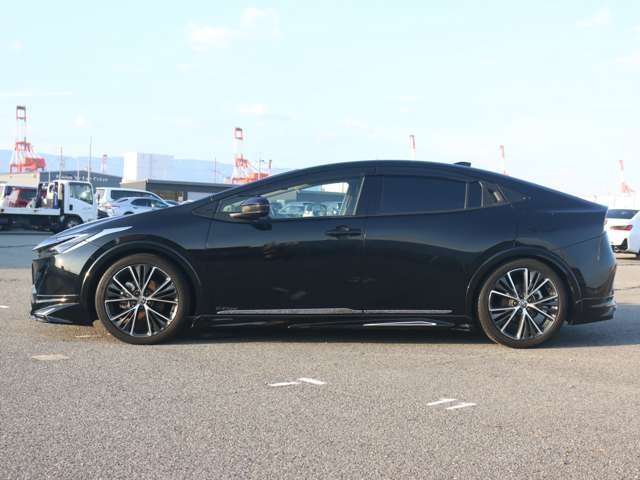 トヨタ プリウス ２．０ Ｚ Ｅ－ＦＯＵＲ ４ＷＤ R5年 (近畿) 99