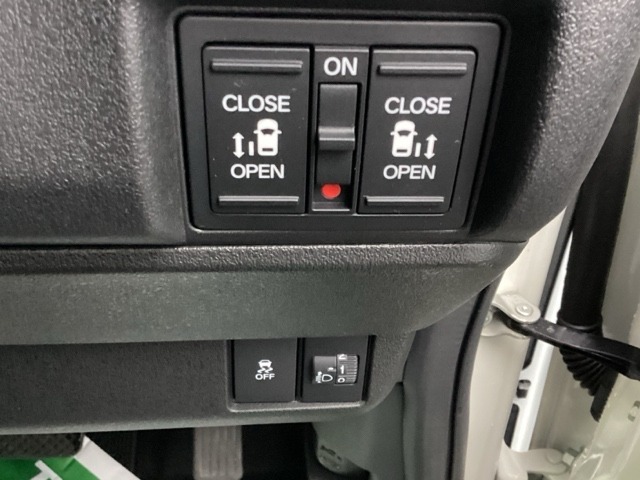 ホンダ Ｎ　ＢＯＸ カスタム ６６０ ターボ ブラック スタイル R8年 () 99