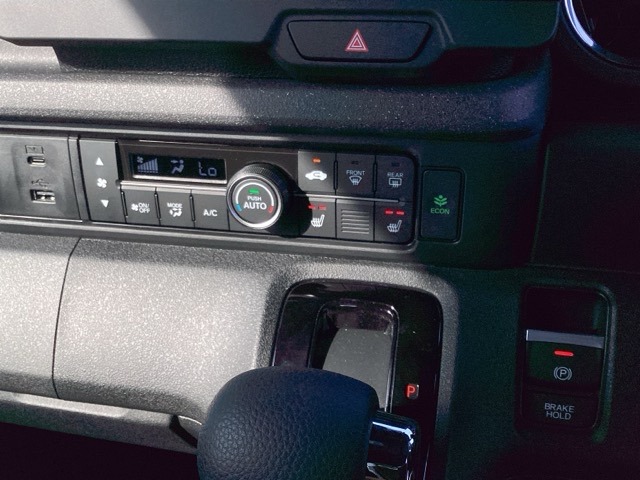 ホンダ Ｎ　ＢＯＸ カスタム ６６０ ターボ ブラック スタイル R8年 () 99