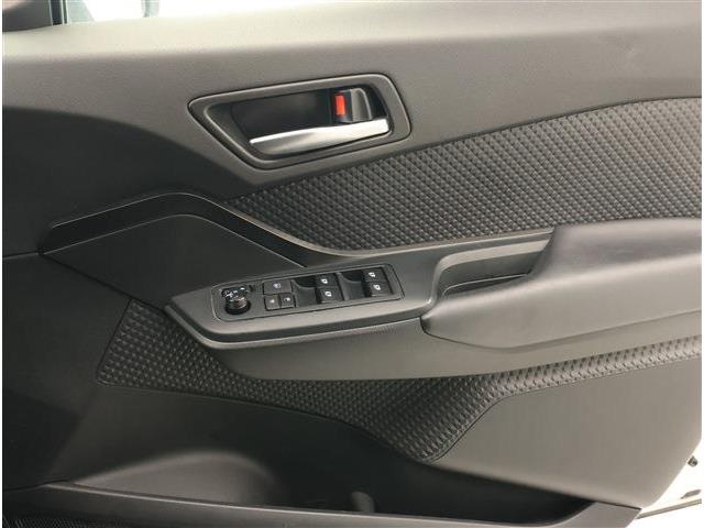 トヨタ Ｃ−ＨＲ ハイブリッド １．８ Ｓ ＬＥＤ パッケージ R1年 () 99