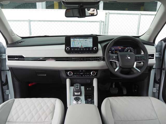 三菱 アウトランダーＰＨＥＶ ＰＨＥＶ ２．４ Ｐ ４ＷＤ R4年 () 99