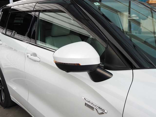 三菱 アウトランダーＰＨＥＶ ＰＨＥＶ ２．４ Ｐ ４ＷＤ R4年 () 99