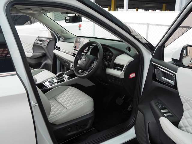 三菱 アウトランダーＰＨＥＶ ＰＨＥＶ ２．４ Ｐ ４ＷＤ R4年 () 99
