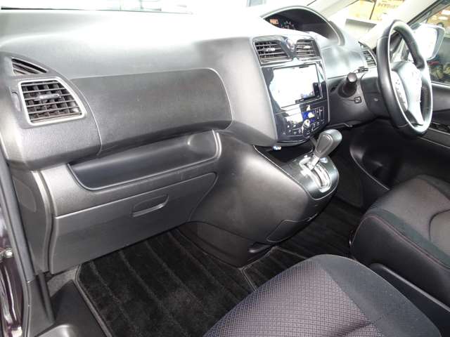 日産 セレナ ２．０ ハイウェイスター Ｖセレクション H23年 (関東) 99