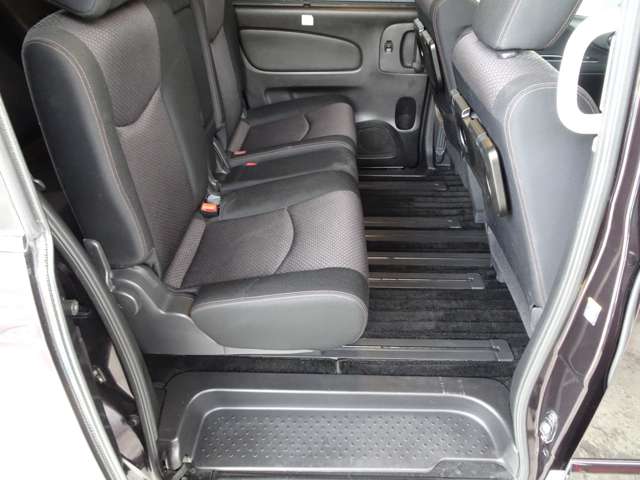日産 セレナ ２．０ ハイウェイスター Ｖセレクション H23年 (関東) 99