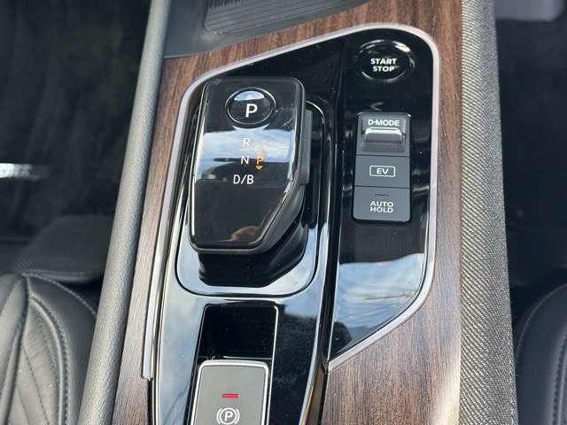 日産 ノートオーラ １．２ Ｇ レザーエディション R6年 () 99