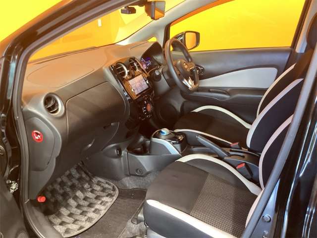 日産 ノート １．２ Ｅ－ＰＯＷＥＲ Ｘ H29年 (近畿) 99