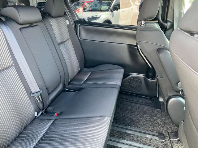 トヨタ ヴォクシー ２．０ ＺＳ 煌ＩＩ R2年 () 99