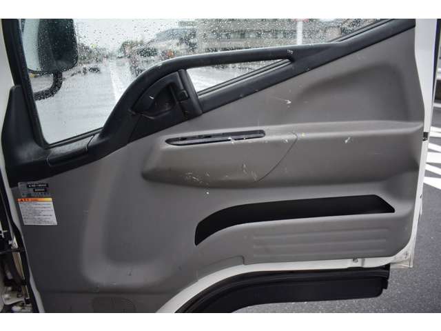 三菱フソウ キャンター ３．０ ダブルキャブ ロング 全低床 ディーゼルターボ H29年 () 99