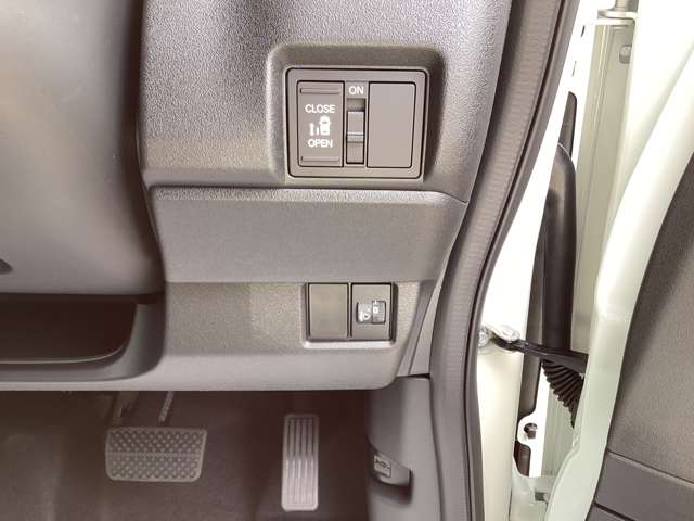 ホンダ Ｎ　ＢＯＸ カスタム ６６０ R8年 (四国) 99