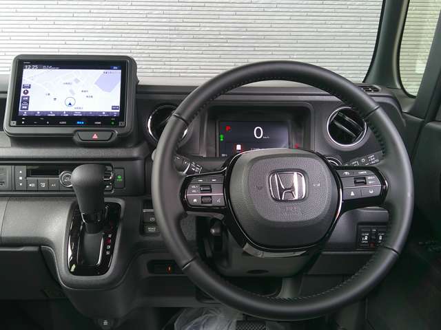 ホンダ Ｎ　ＢＯＸ カスタム ６６０ ブラック スタイル R8年 (関東) 99