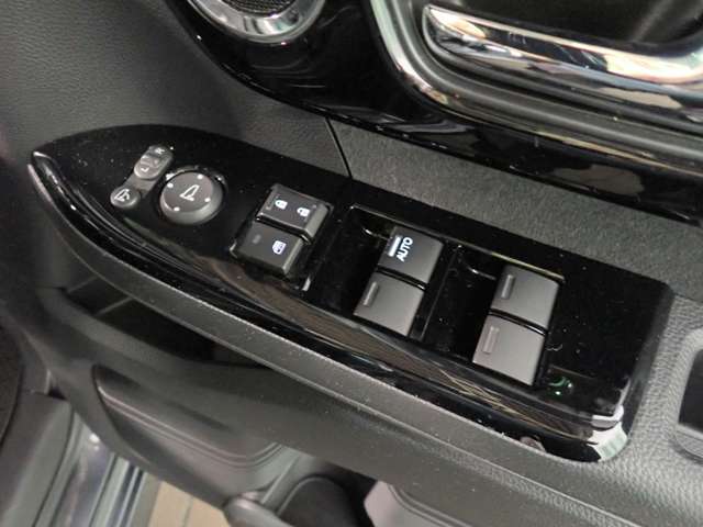 ホンダ Ｎ　ＢＯＸ カスタム ６６０ Ｌ R4年 (近畿) 99