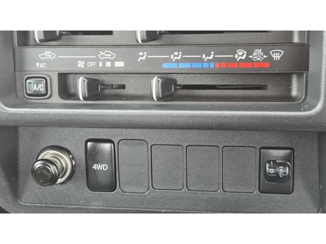 ダイハツ ハイゼットトラック ６６０ 垂直式テールリフト ３方開 ４ＷＤ R2年 () 99