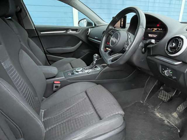 アウディ Ａ３　スポーツバック １．４　ＴＦＳＩ　スポーツ H29年 () 99
