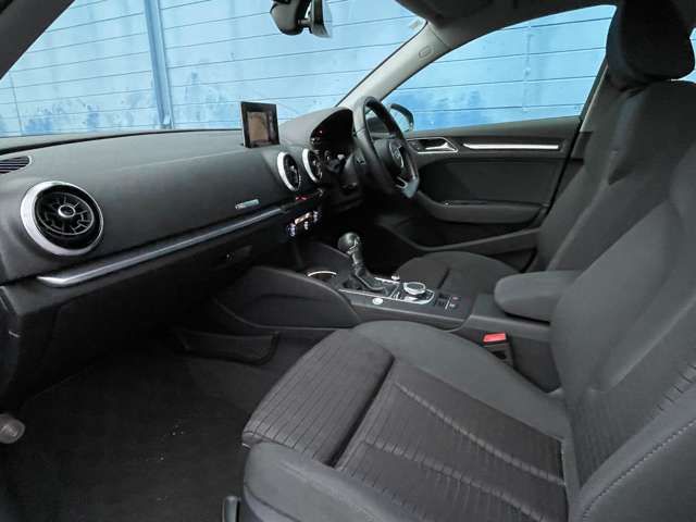 アウディ Ａ３　スポーツバック １．４　ＴＦＳＩ　スポーツ H29年 () 99