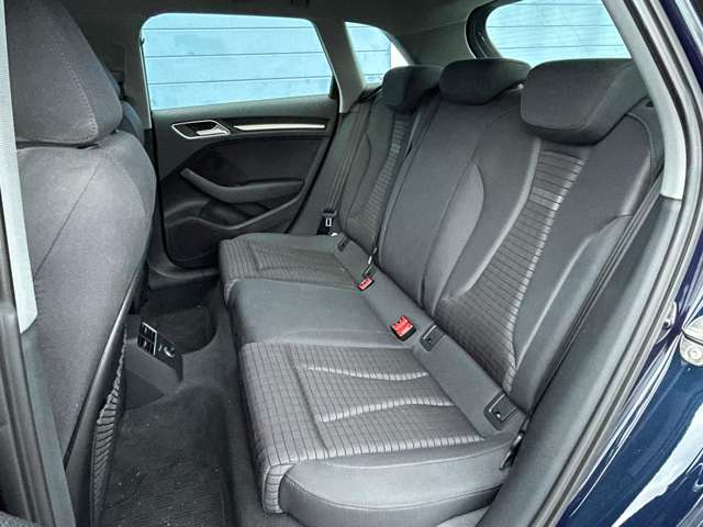 アウディ Ａ３　スポーツバック １．４　ＴＦＳＩ　スポーツ H29年 () 99