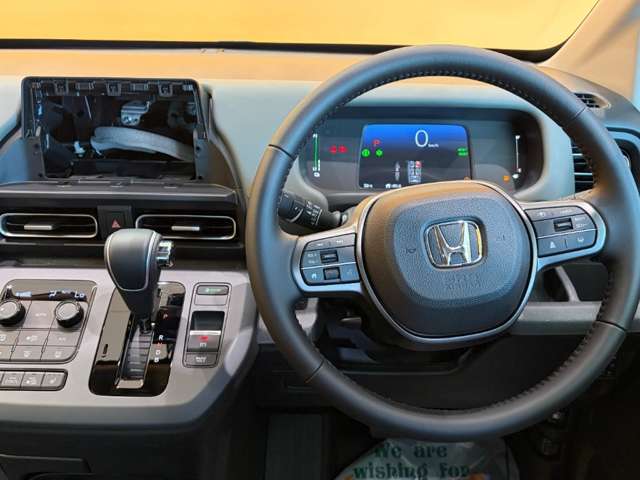 ホンダ フリード　ハイブリッド １．５ Ｅ：ＨＥＶ クロスター R8年 (近畿) 99